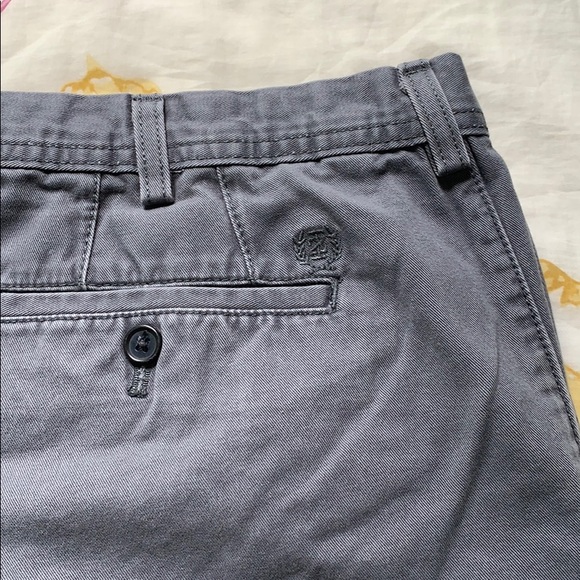 Men’s Izod Grey Chino Shorts - Picture 3 of 6